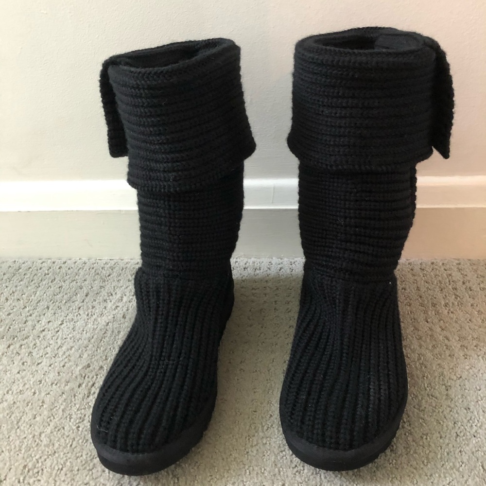 NWOT Classic Black Carey Knit UGG boots